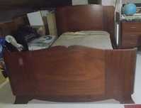 Cama de casal de madeira