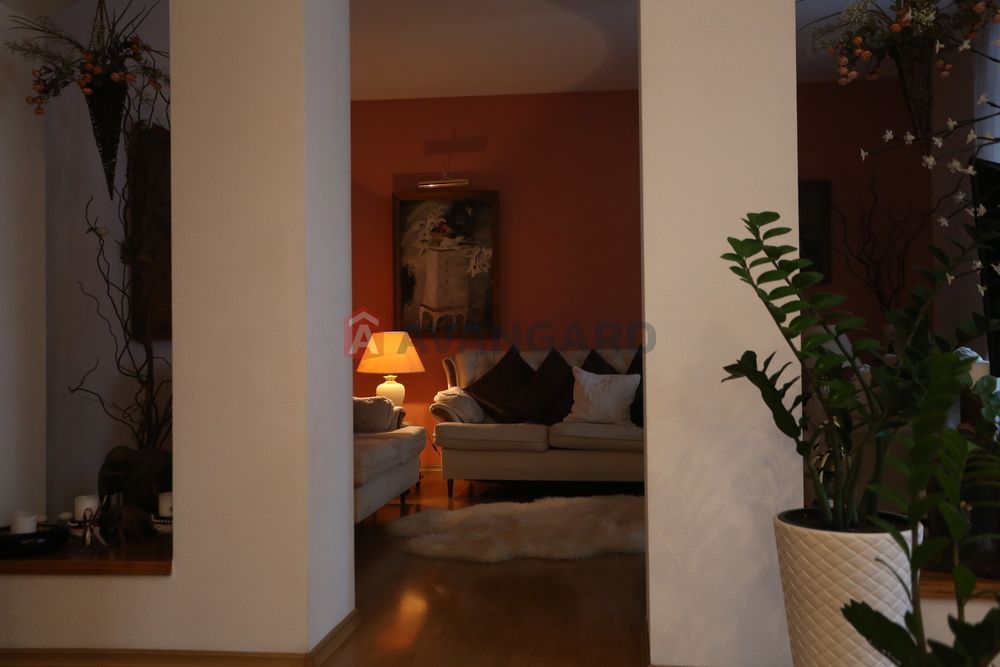 Продам 5-і камнатну сучасну квартиру в центрі Дніпра