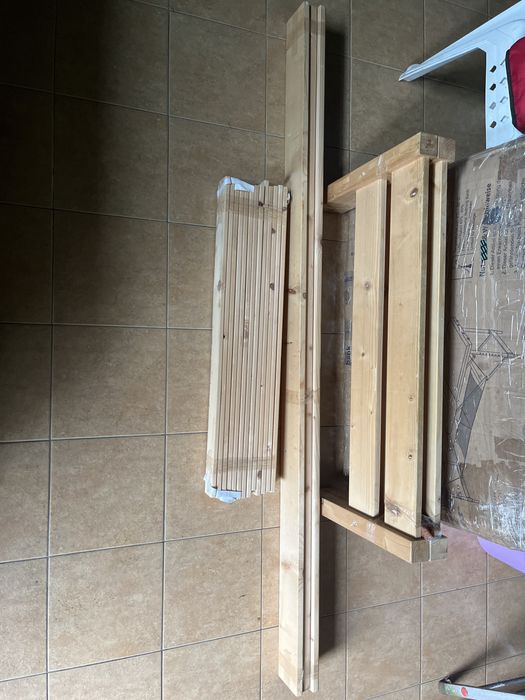 Drewniane lóżko JYSK + stelaż