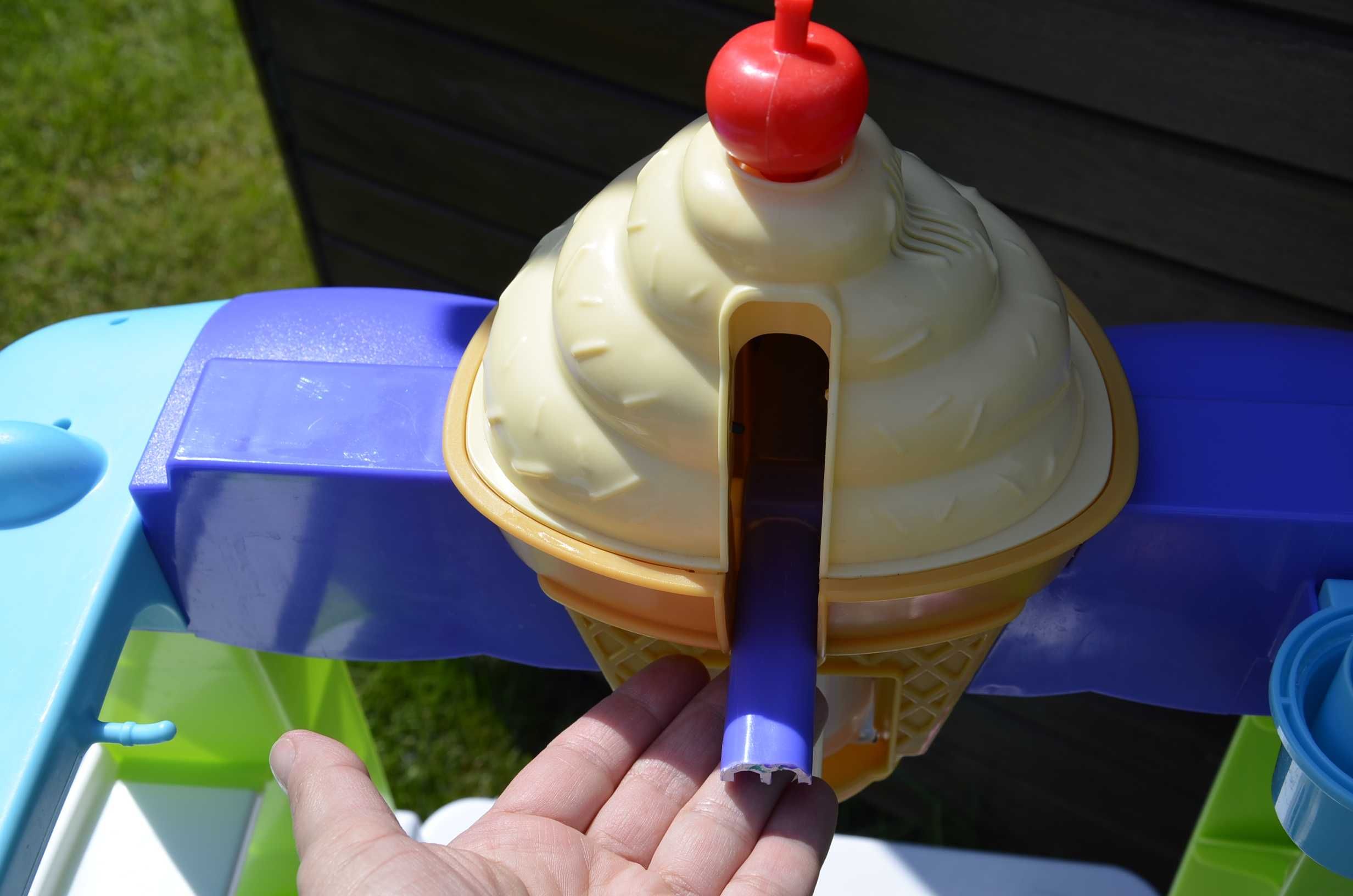 duża lodziarnia jak samochód PlayDoh