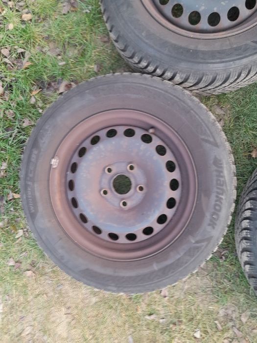 Oryg. koła 195/65/15 5x112 Golf V opony zima 22r.