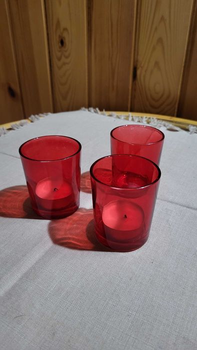 Bardzo ładne czerwone świeczniki na tealighty