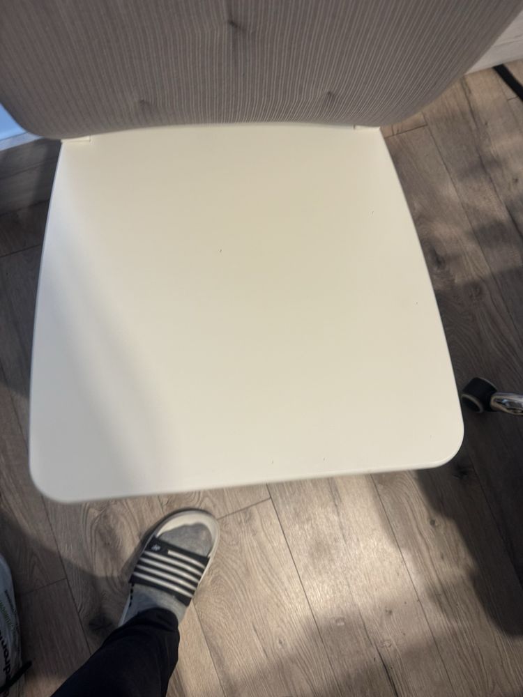 Białe krzesla Ikea 4 sztuki z podyszkami