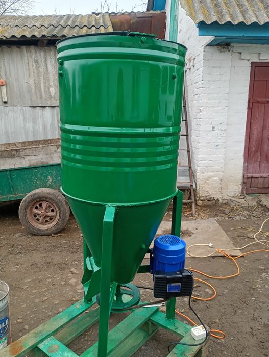 Продам кормозмішувач