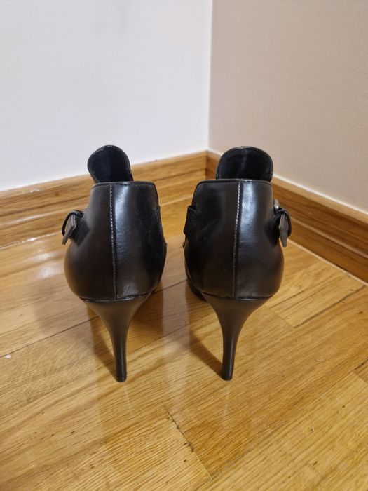 Sapato fechado de salto preto