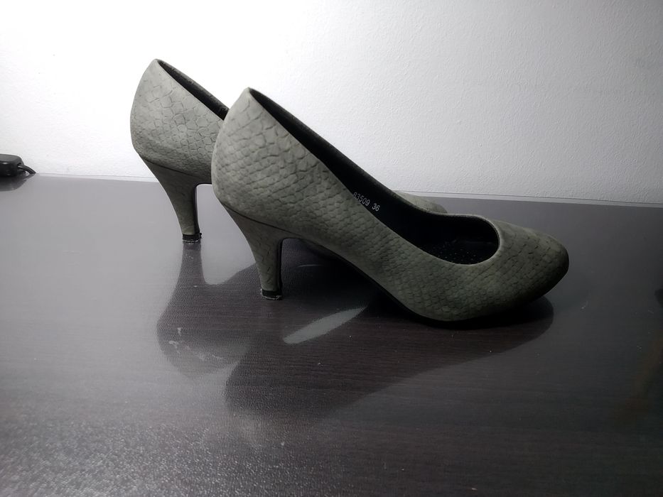 Sapatos de salto alto tamanho 36