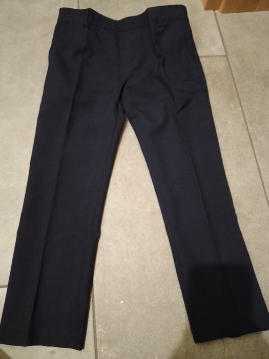 Buty, dresy, czapki, kurtka, sweter, spodenki, bluzka, spodnie 110-116