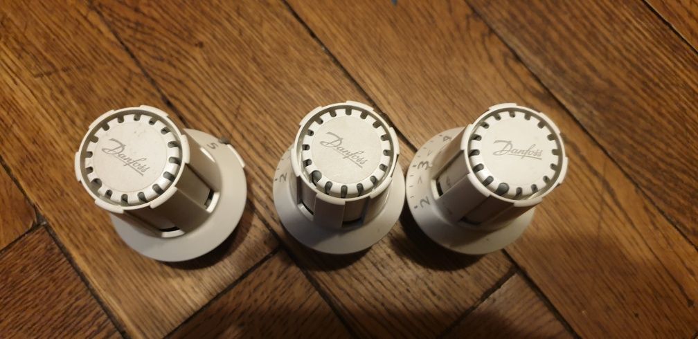 3 Głowice Danfoss Raw5116