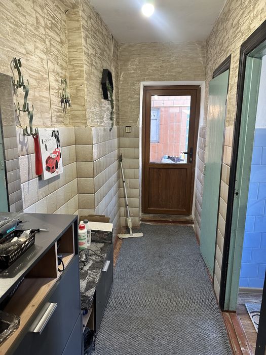 Половина цегляного будинку, з власною ділянкою