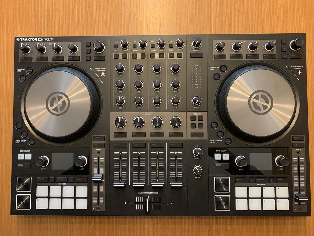 DJ Mixer Traktor S4 Mk3 + Decksaver