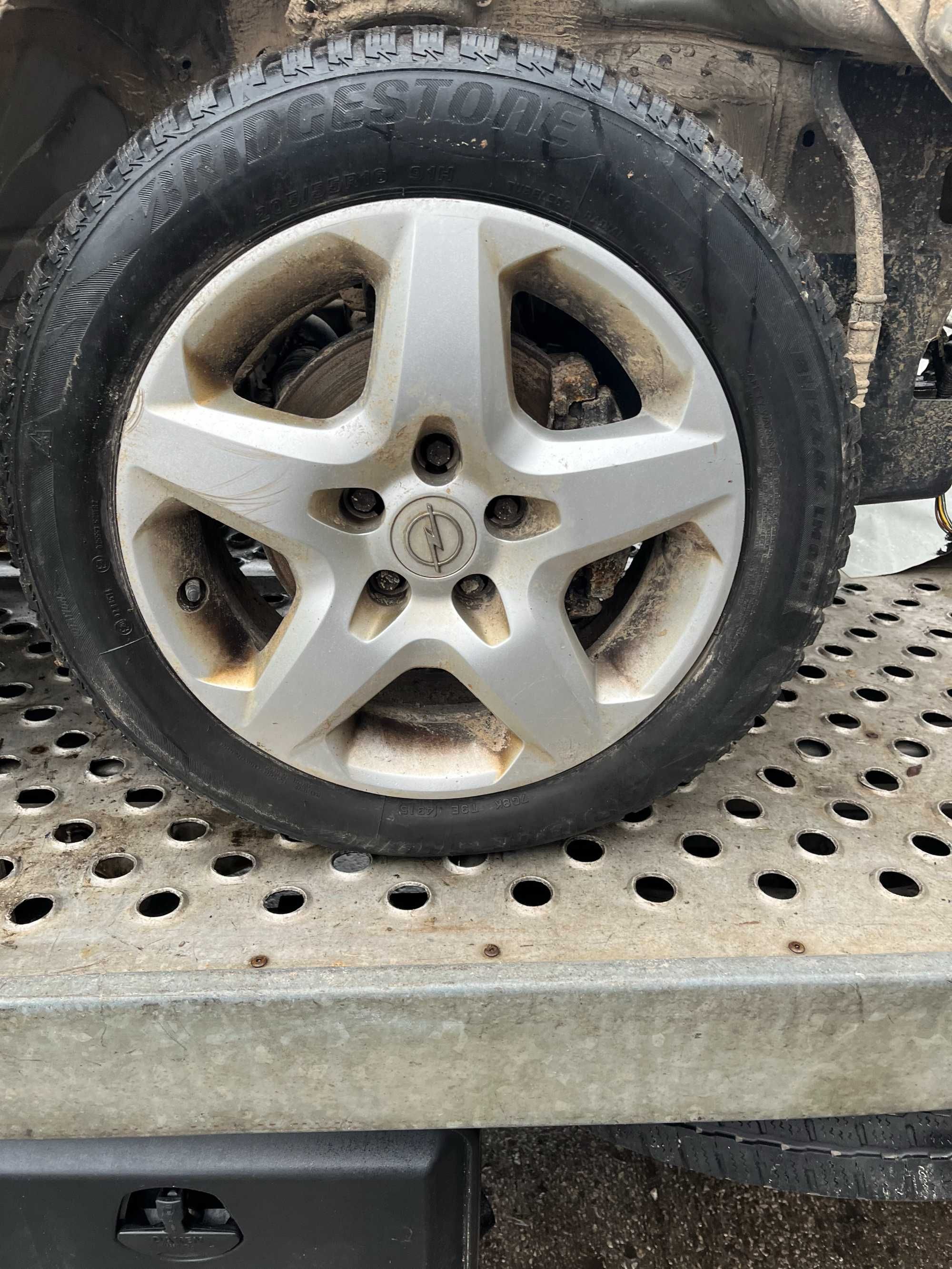 Felgi 16" stalowe strukturalne + kołpaki 5x110 Opel Astra H