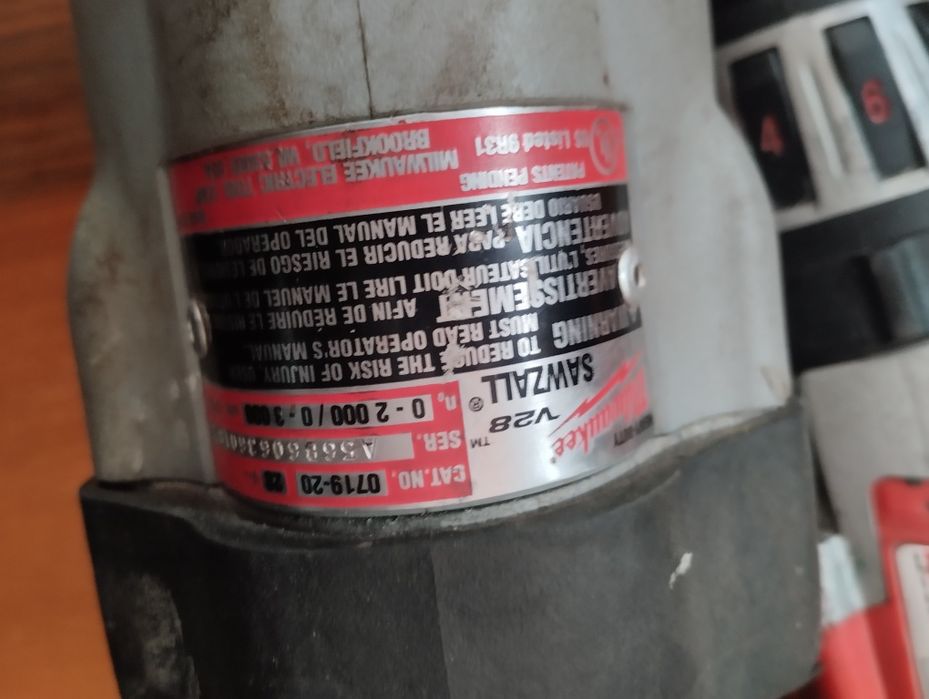 Milwaukee M28 сабельная пила, шуруповёрт.