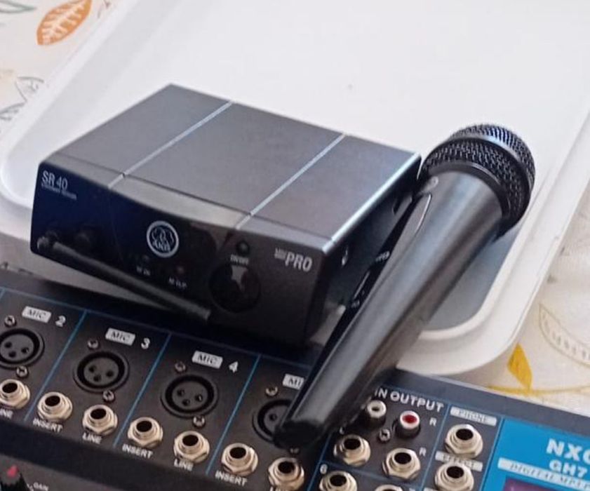 microfone sem fio AKG