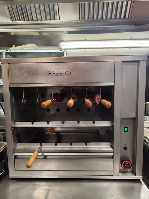 Grelhador a gás 15 espetos, como novo.