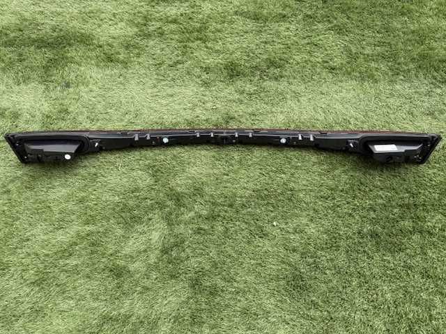 Farolim central traseiro Mercedes EQA