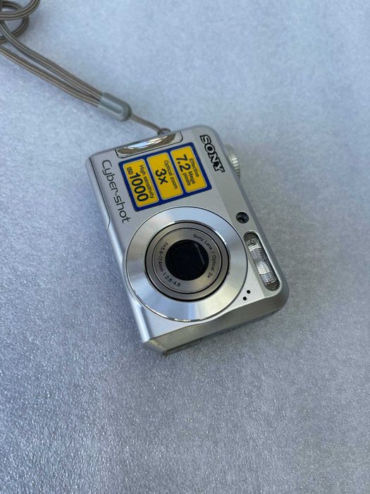 Sony Cyber-shot DSC-S650.