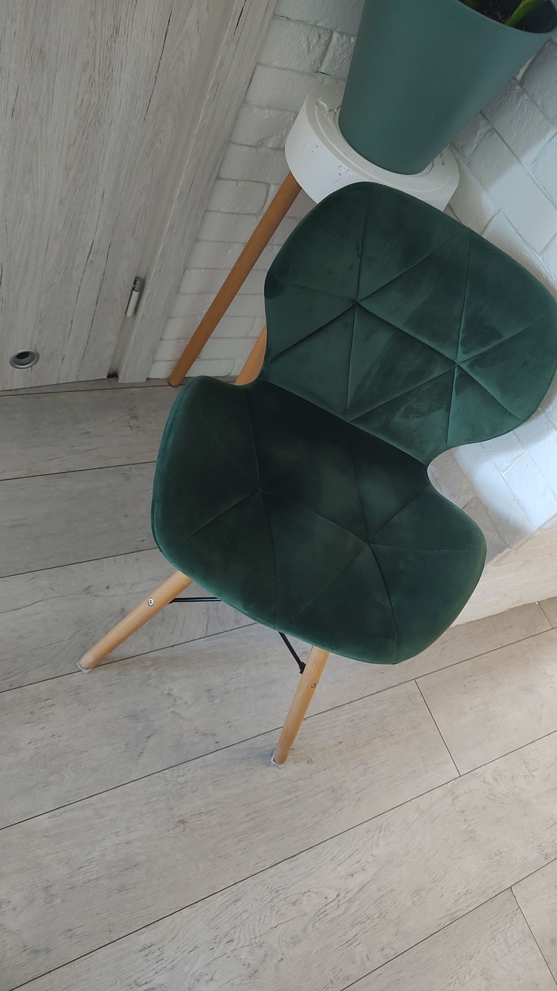 Krzesło skandynawskie tapicerowane butelkowa zieleń