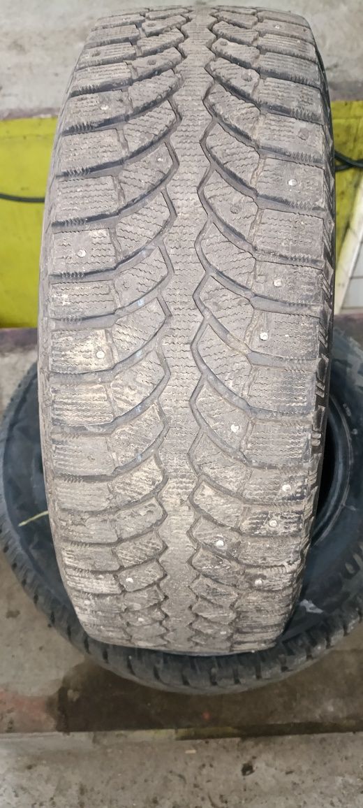 Продам комплект зимової резини  R15