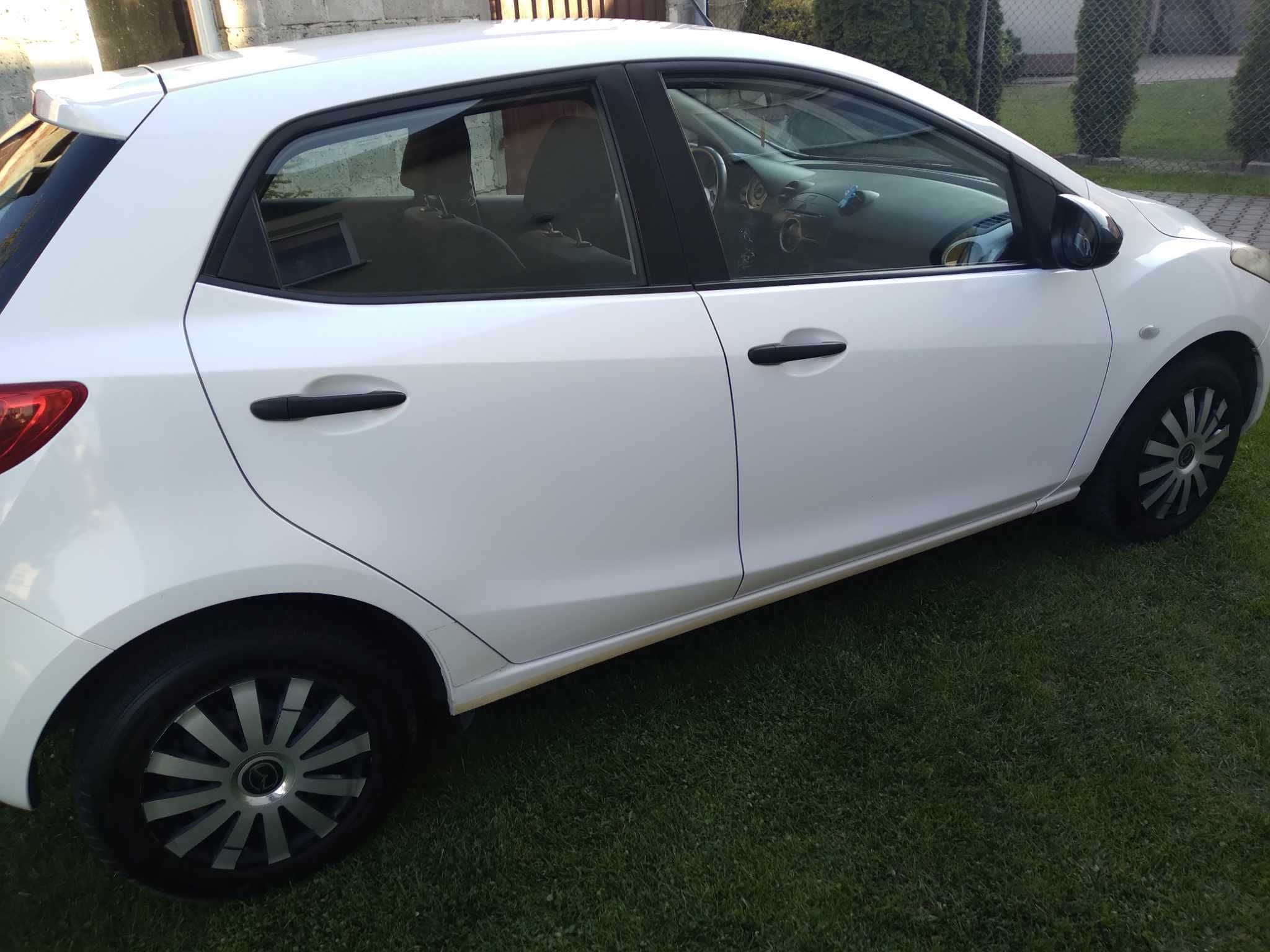 Mazda2 sprzedam 2010