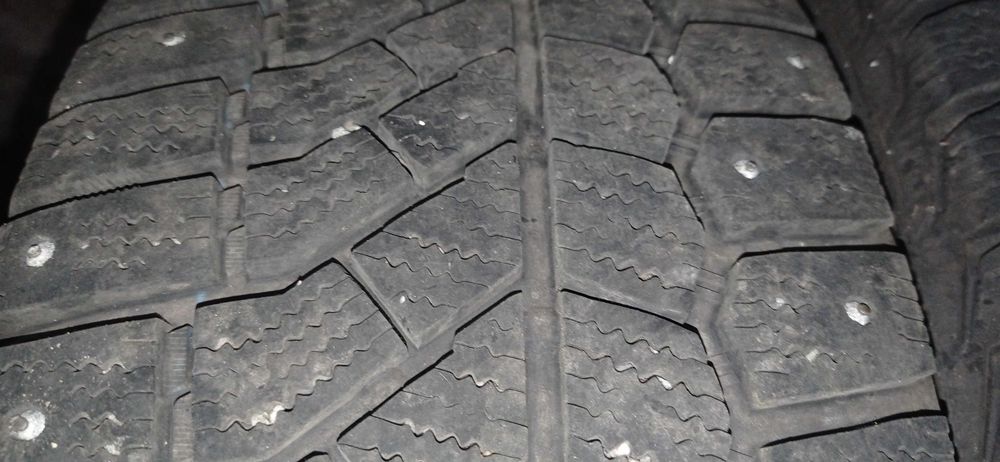 Продам Шины  215/60/16