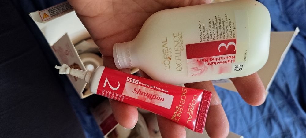 Farba do włosów Loreal Paris Exellence creme nr9