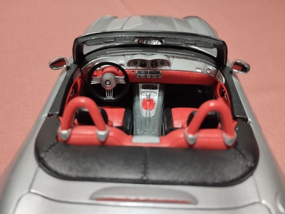 Miniatura BMW Z8 Bburago 1:18