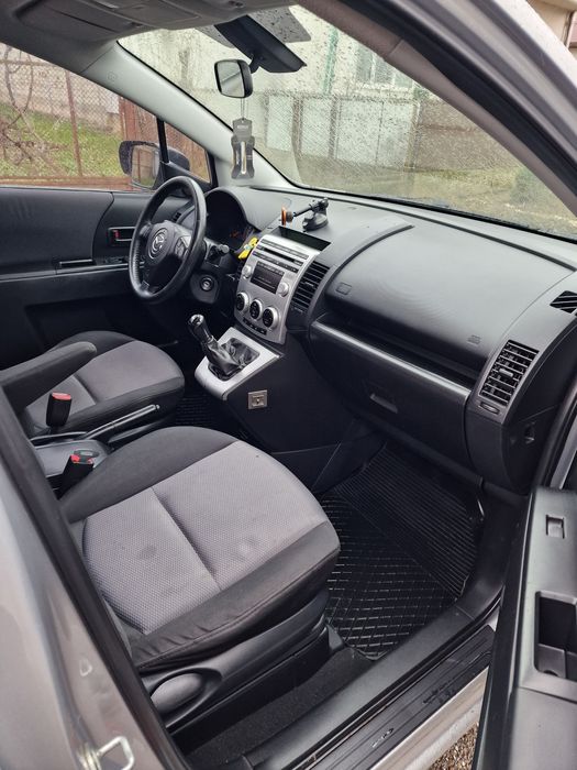 Продам мазду 5..