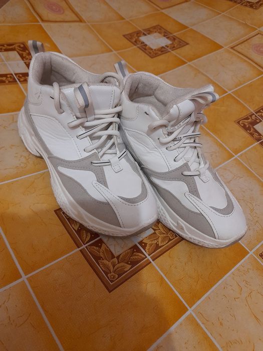 Кроссовки весна-осень 37р