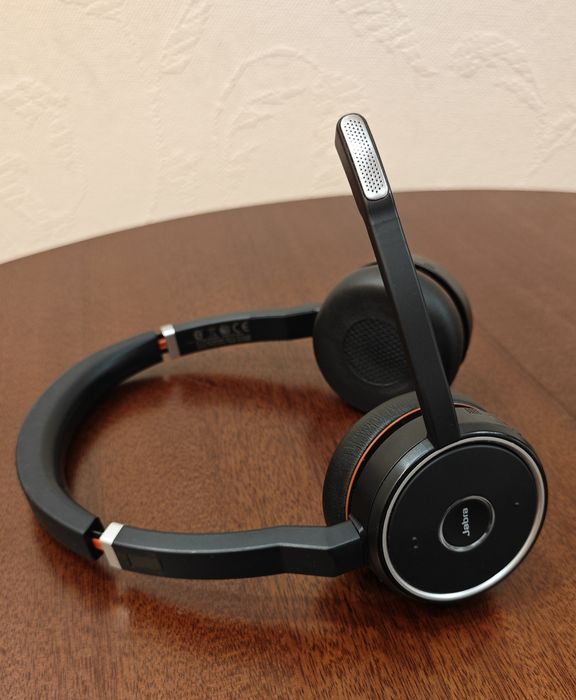 Навушники, професійна гарнітура Jabra Evolve 75 із зарядною станцією