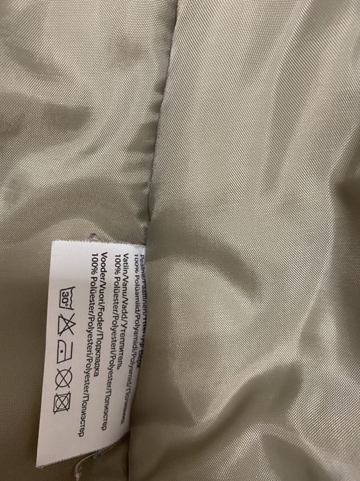 Дитяча парка на дівчинку