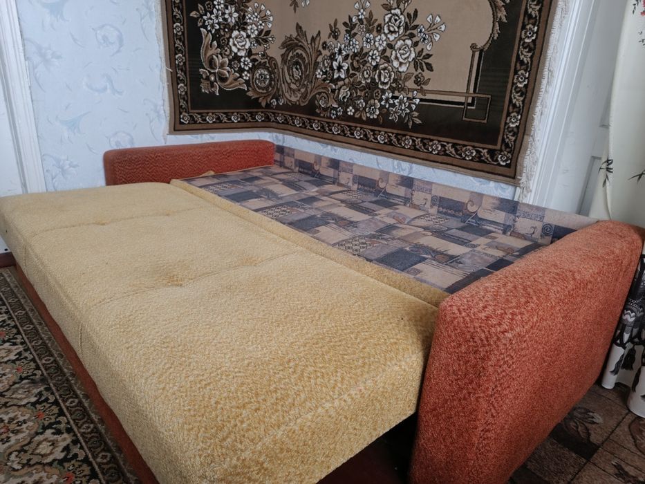 Продам диван у гарному стані