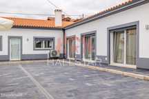 Moradia T3 / Pátio interior com 153m2 / Marmeleira