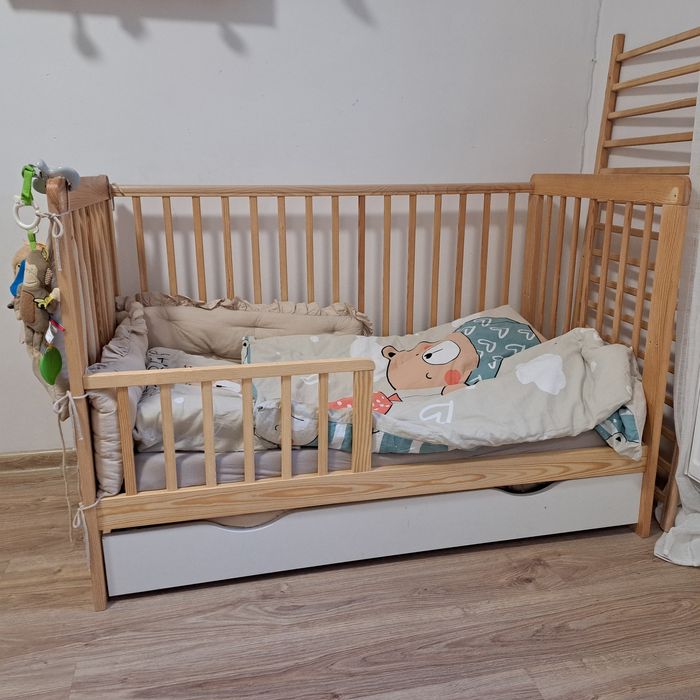 Łóżeczko drewniane