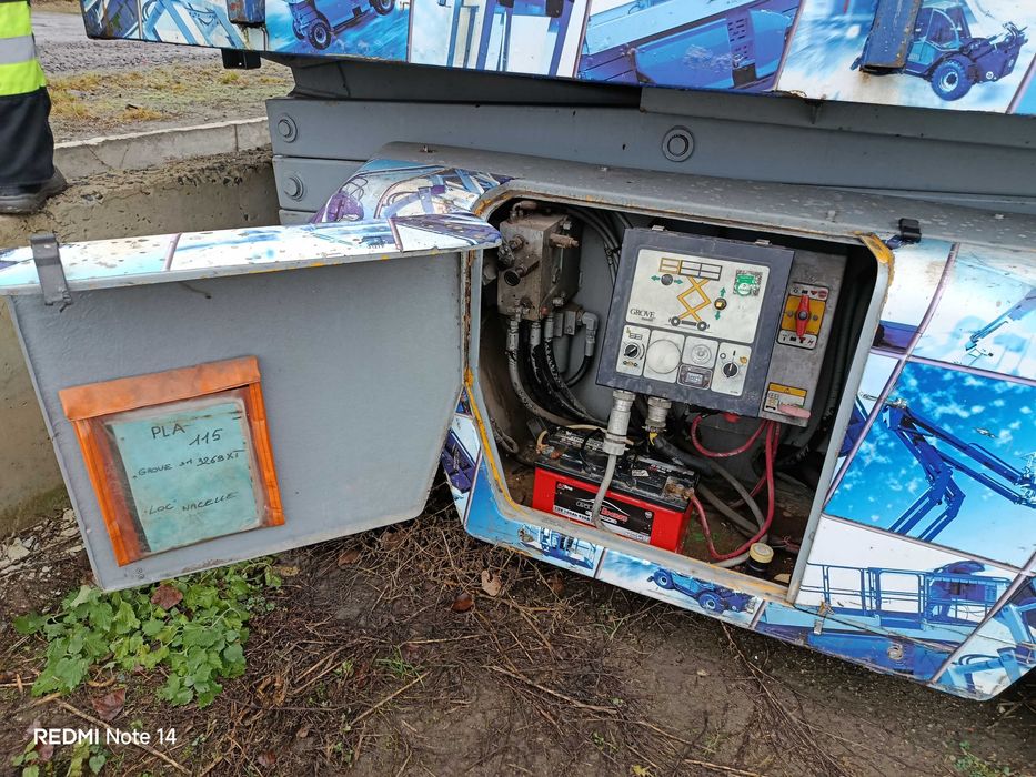 Ножничний подйомник Grove SM3269 оренда