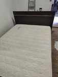 Possibilidade de entrega, cama de casal e mesinhas de cabeceira