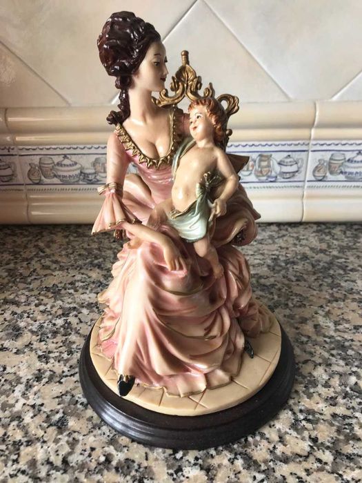 Estatueta Mãe Rica