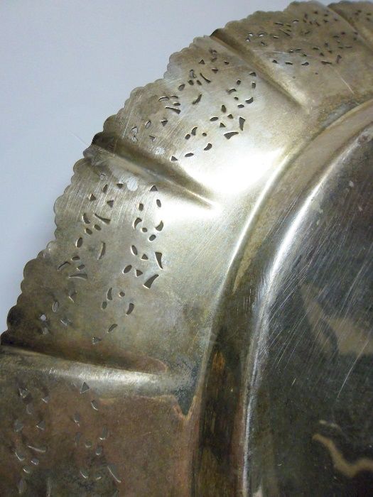 43 cm - antigo tabuleiro - grande prato em casquinha marcada ART PRATA