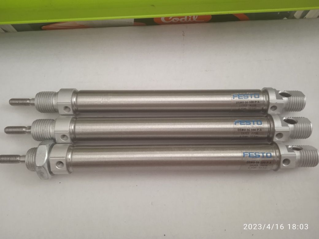 Lote de pneumáticos semi novos