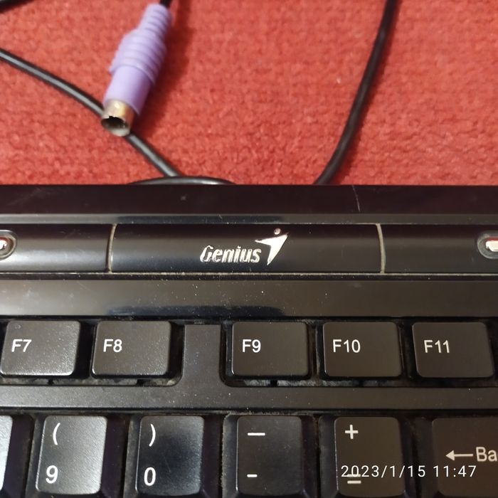 Продам клавиатуру Genius