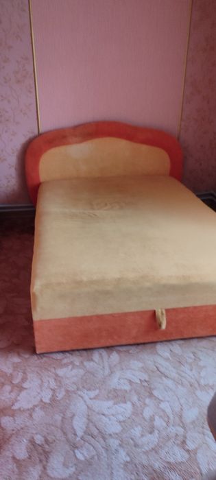 Двоспальне ліжко