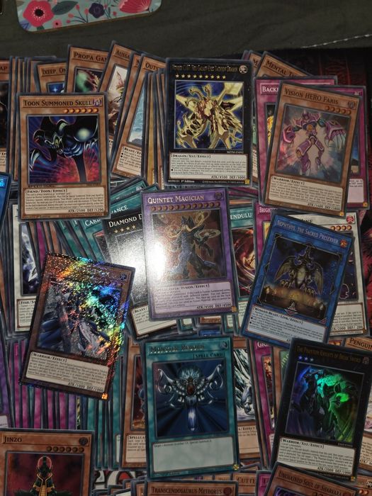 zestaw 250 niepowtarzalnych i oryginalnych kart Yu-Gi-Oh!