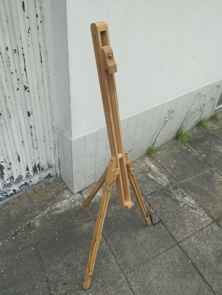 Cavalete de pintura em madeira
