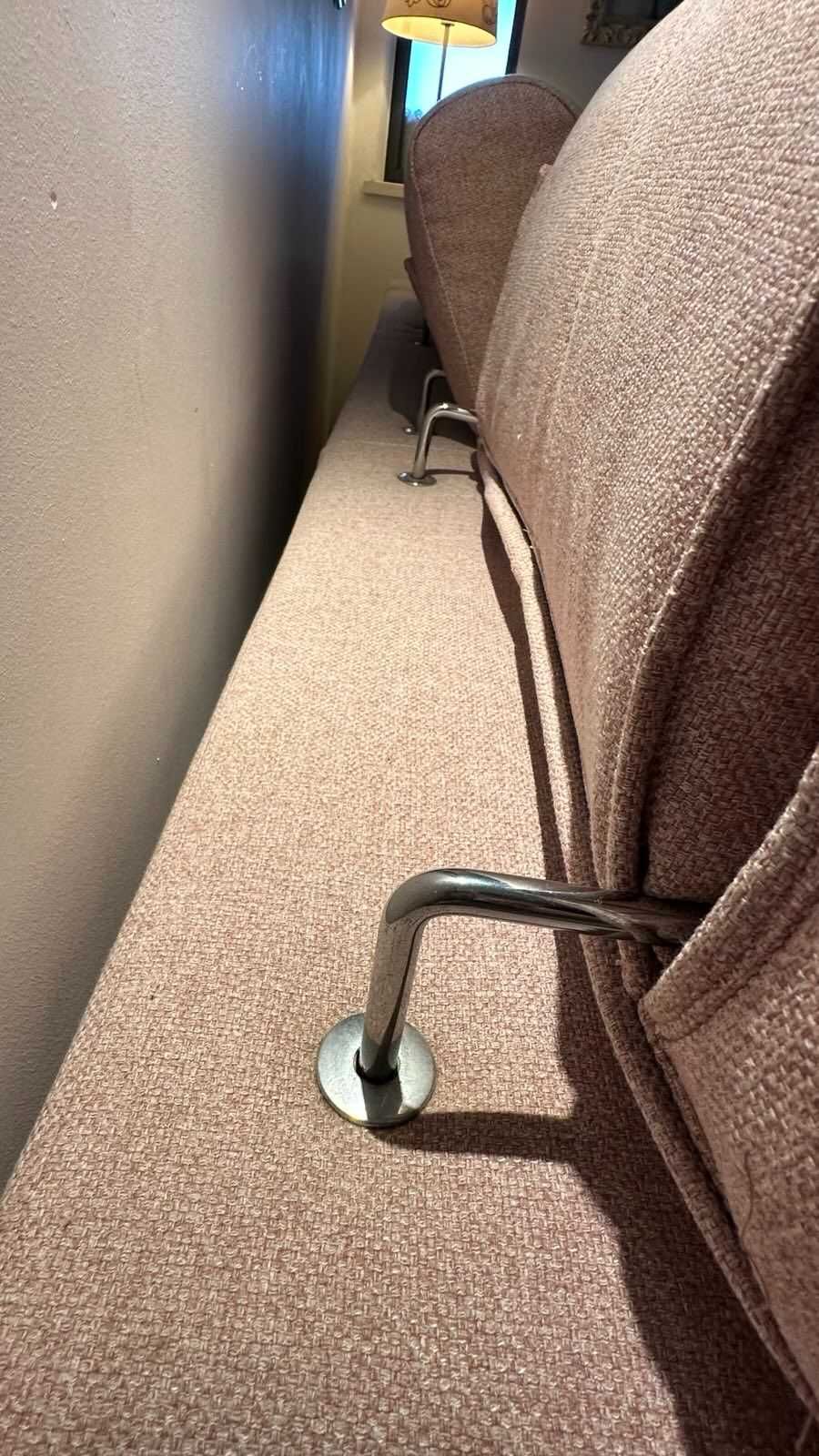 Sofá chaislongue de 302cm, a chaislongue tem 160cm de comprimento
