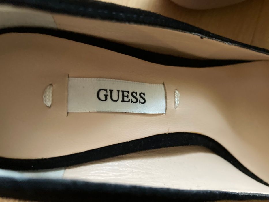 Sapatos da GUESS NOVOS Óptimo presente