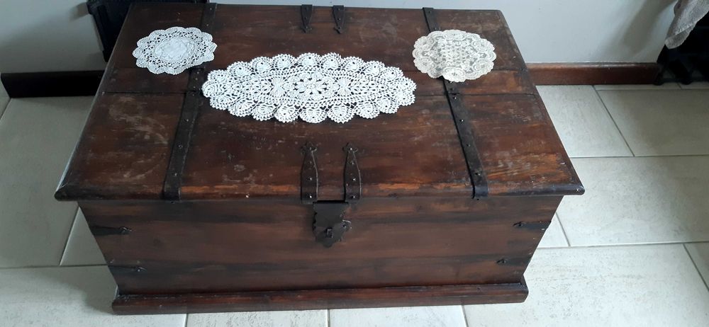 Duży kufer, skrzynia kolonialna Bombai, lite drewno .Piękna.
