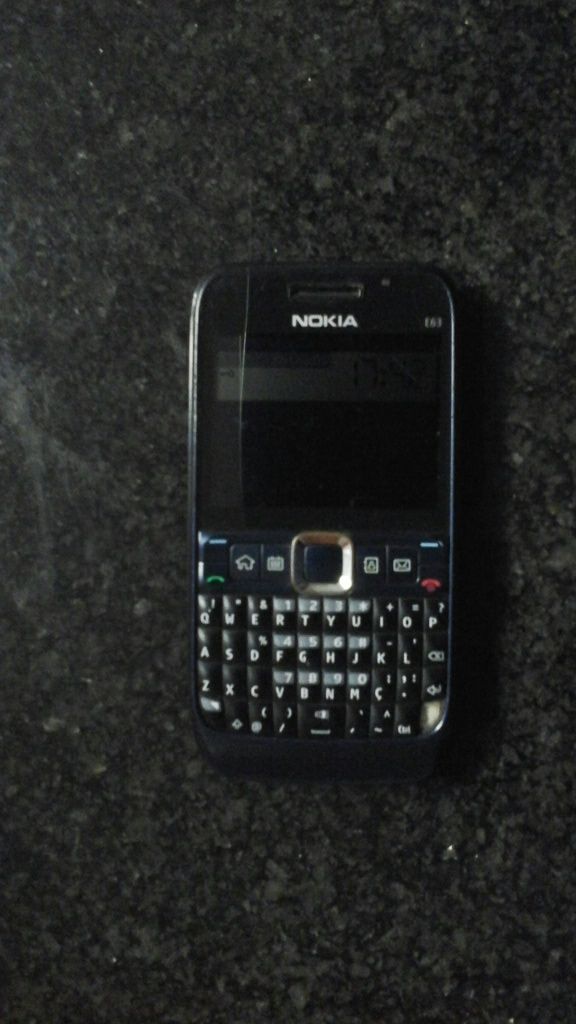 NOKIA E 63 com carregador