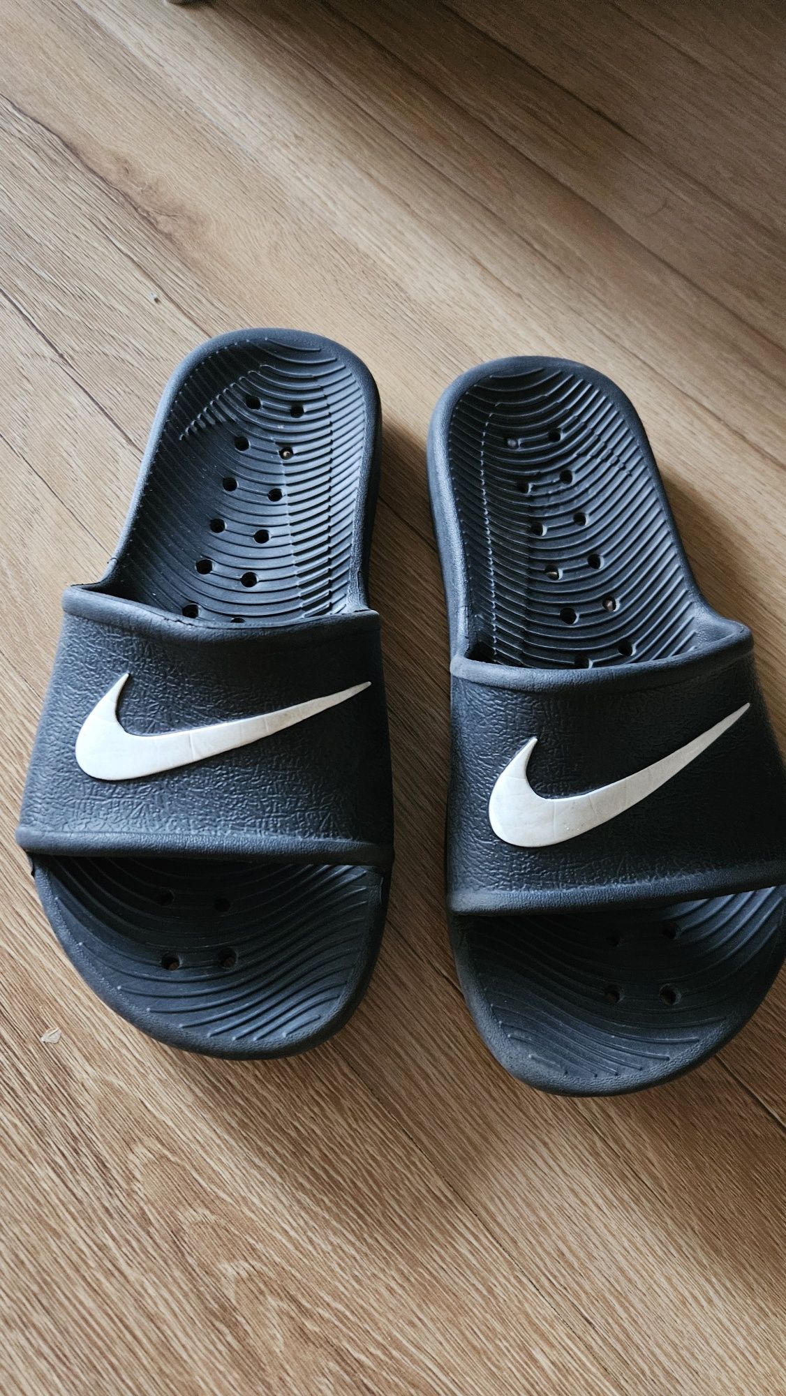 Klapki Nike rozmoar 34, ekstra stan