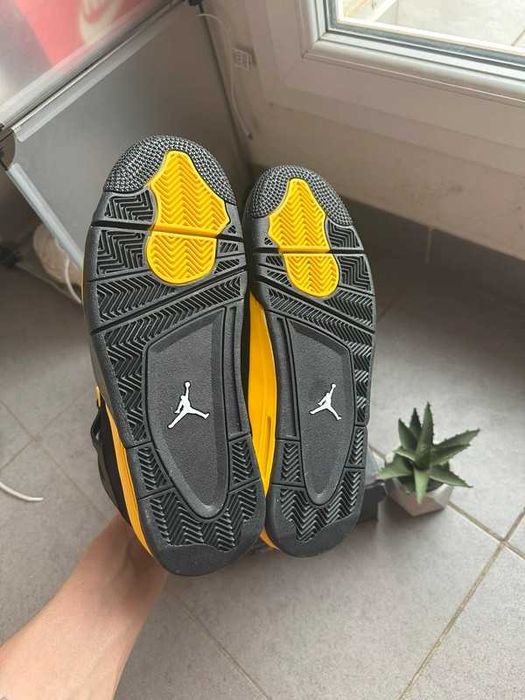 buty_Jordan_4_Retro_Thunder_Espadryle/ Rozmiar 39