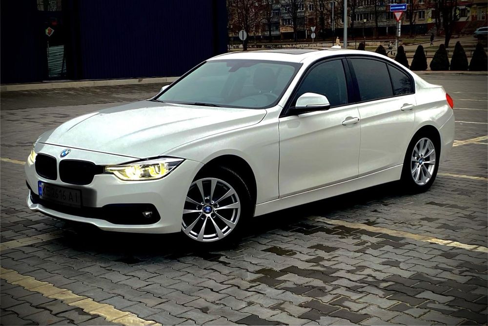 BMW 320i 2018 року