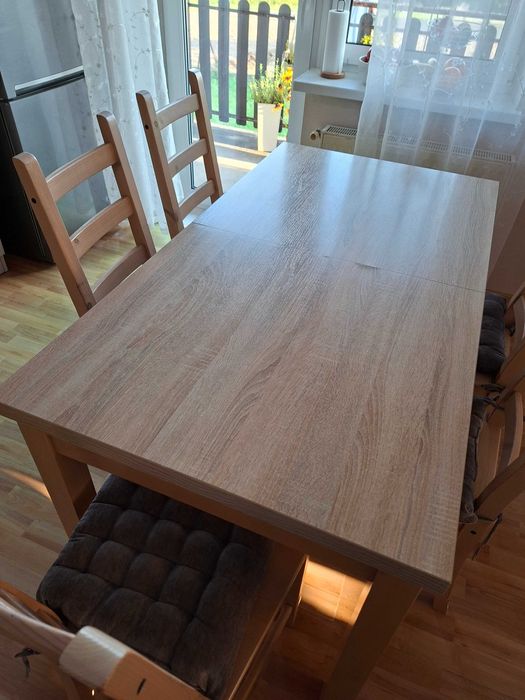 Sprzedam stół z krzesłami